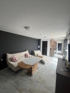 Modern Penthouse Apartment with full Sea View K&R