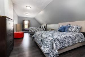 Sprawling 8BR Home - Ideal for Large Groups