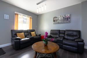 Sprawling 8BR Home - Ideal for Large Groups