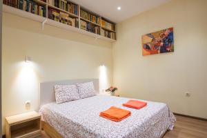 Stylish and cosy Gem, top center!