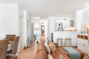 CAS CARBON3R-Stunning ground floor in front of the sea