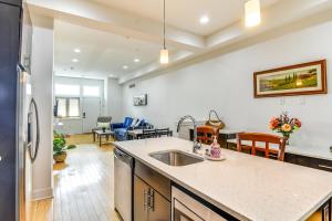 1 Mi to Old Town Philadelphia Townhome with Patio!