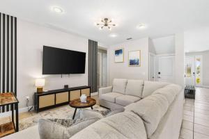 Fantastic 6BR Themed Encore Home