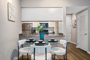 Location ! Heart of Santa Monica Condo