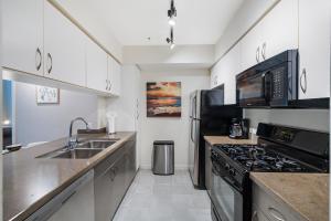 Location ! Heart of Santa Monica Condo