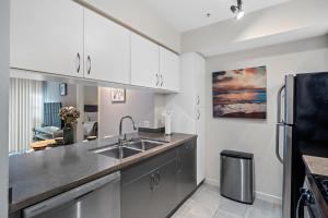 Location ! Heart of Santa Monica Condo