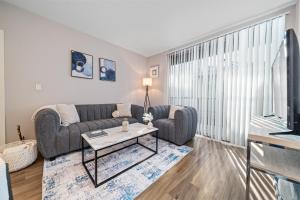 Location ! Heart of Santa Monica Condo