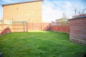 3BR-Sleeps 6 -Walk to Etihad & AO Arena