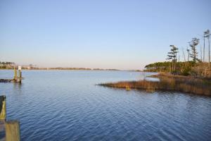 Waterfront Home 3BR King bed Private Dock