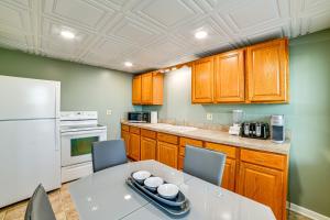 Less Than 2 Mi to SUNY Cortland Unit with Private Parking