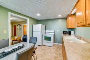 Less Than 2 Mi to SUNY Cortland Unit with Private Parking