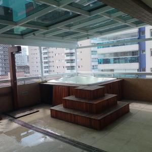 Ap Espaçoso com vista para o mar