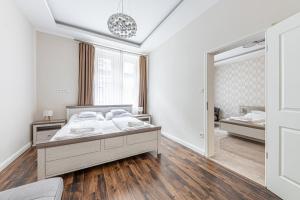 Marble Royal Suite & Studio- near the City Park