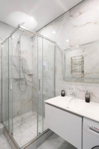 Skyview Luxe Apartment on Sholudenka Street