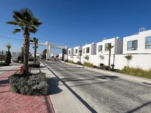 Casa lujosa con 3 baños y alberca, a min AIFA