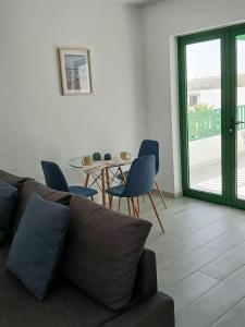 Enjoy Glorious Seaviews from Vista Mar Apartment