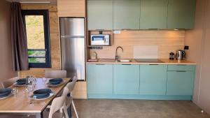 Hotels Les Terrasses Du Lac : photos des chambres