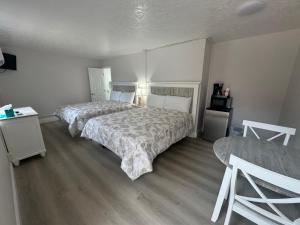 Double Room - Non-Smoking  room in Sea Dell Motel - Marathon