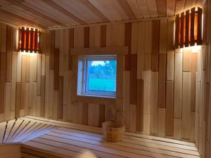 Cozy cabin with hot tub or sauna