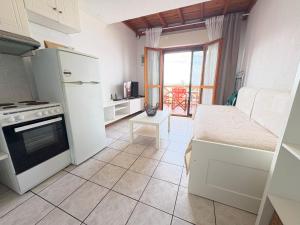 Seafront Family Apartment-Oceanus