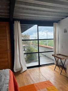 3 deptos en el mismo lugar: Penthouse con doble altura y magnífica arquitectura, Loft con cocina integral y Departamento en planta baja con patio.