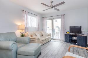 Sea La Vie by Bryant Real Estate