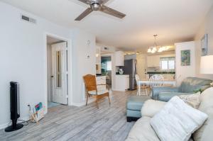 Sea La Vie by Bryant Real Estate