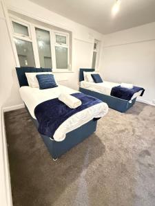 Cozy 3 Bed House - with Free Parking & WiFi