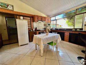 Casa ampla com 02 suítes e 01 quarto próx das Cataratas e Aeroporto