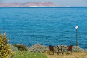 Aphrodite beachfront villa - on the Waves