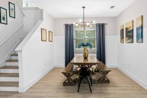 7BR Home w Private Pool at Solara Resort