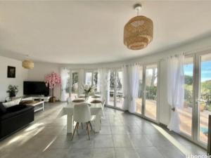 Villas VILLA ENTIERE PORT et PLAGE BANDOL : photos des chambres