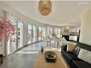 Villas VILLA ENTIERE PORT et PLAGE BANDOL : photos des chambres