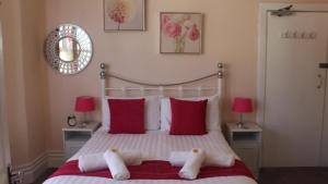 Triple Room with Shower room in The Heidi Bed & Breakfast