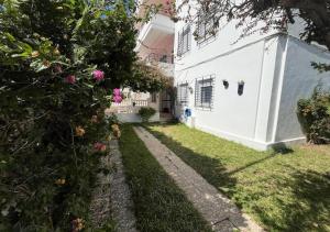 Apartment with a terrace and garden
