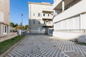 Apartment in Split near Beach with balcony, air conditioning, WiFi 5141-1