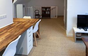 Maisons de vacances 4 Bedroom Amazing Home In Flacy : photos des chambres