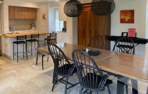 4 Bedroom Amazing Home In Flacy