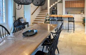 4 Bedroom Amazing Home In Flacy