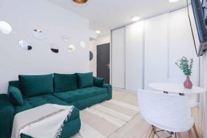 NESTO- brand new apartment with free parking!