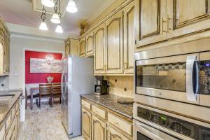 8 Mi to Texas Tech Home with Patio in Lubbock