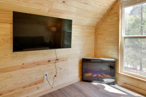 Cabin with Lake Access Near Talladega Natl Forest