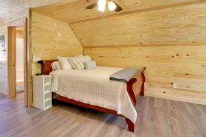 Cabin with Lake Access Near Talladega Natl Forest