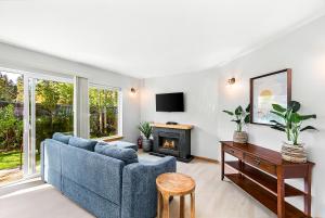 Dashas alpine retreat at Icicle Village with pool and hot tub