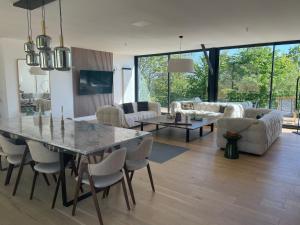 Maisons de vacances La Corniche, Villa d-architecte avec piscine, 2mn mer a Houlgate : photos des chambres