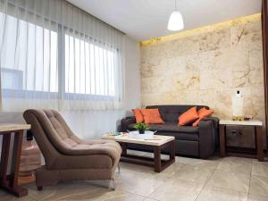 GF - 5th Av - Ocean Pool View