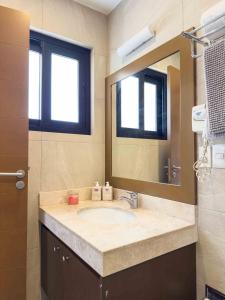 GF - 5th Av - Ocean Pool View