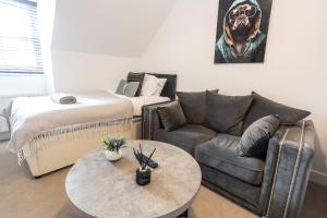 Ravensdale House Long Stay Sleeps 14 Free Wifi