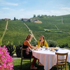 Panoramic Villa Garassino - country rooms and fine restaurant