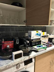 Stratford Centre, 2 or 3 Bedroom apartment, Walk to Westfield, Near Station, Sleeps 6